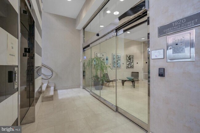 Building Photo - 1920 Chestnut St