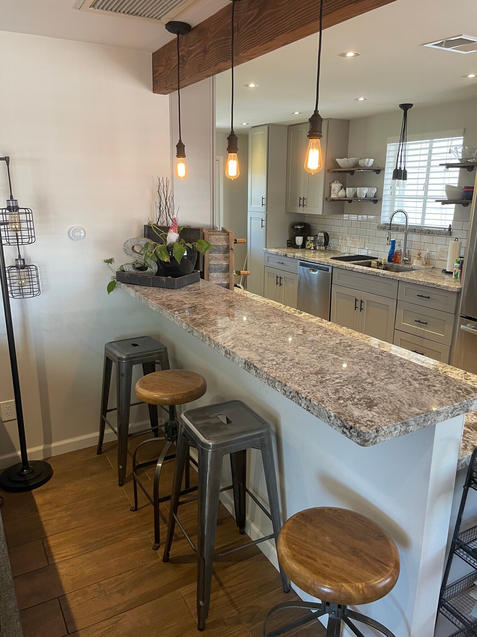 Kitchen Bartop - 911 E San Juan Ave