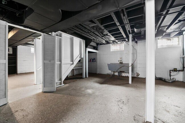 Building Photo - 16283 Carlisle St