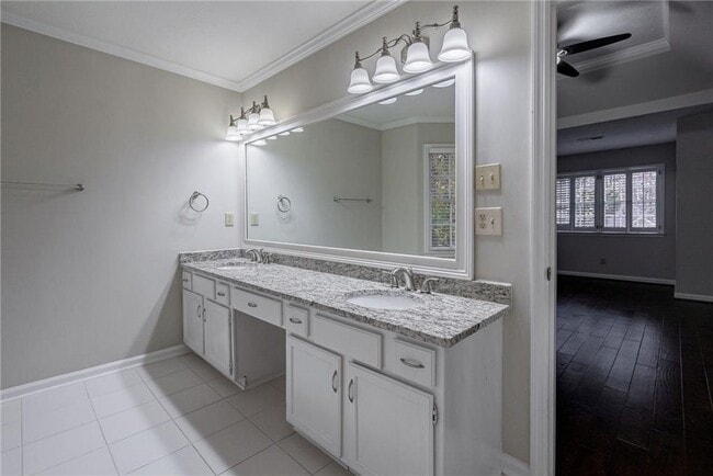 Building Photo - 8895 Club River Dr