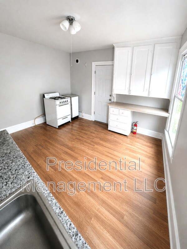 Building Photo - 74 Holmes Ave