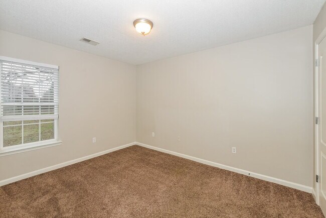 Building Photo - 2104 Eubanks Ln