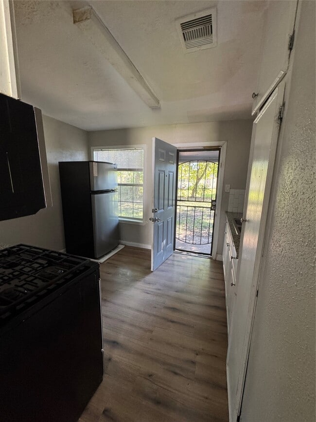 Building Photo - 7339 Eisenhower Rd