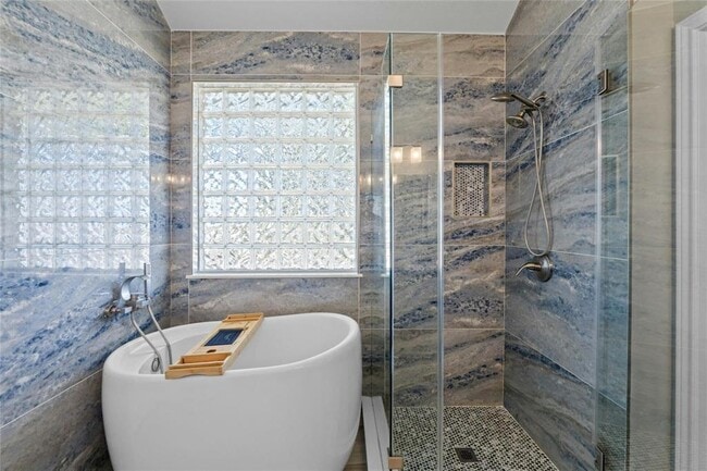 Building Photo - 11 White Magnolia Cir