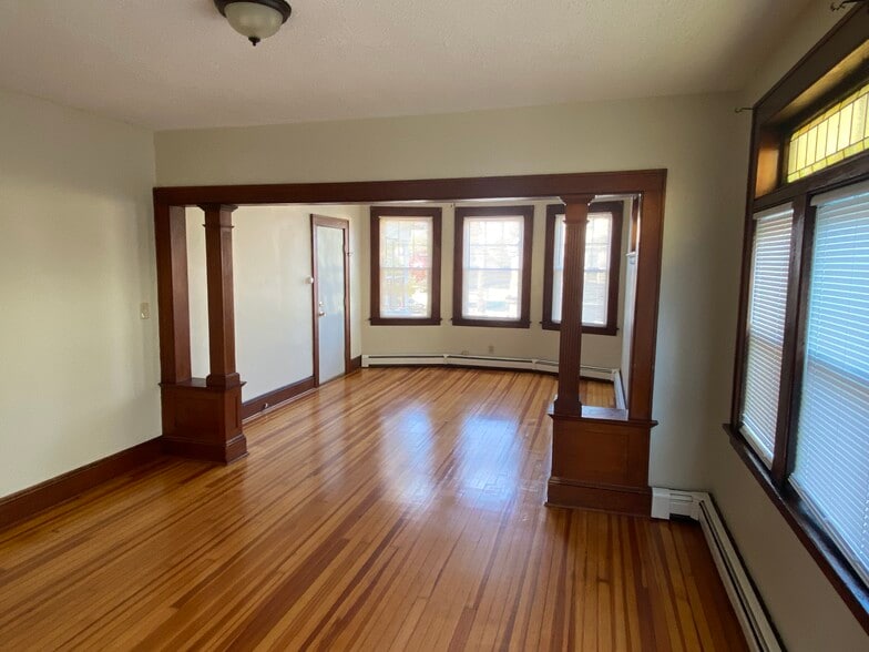 Building Photo - 257 Clover St