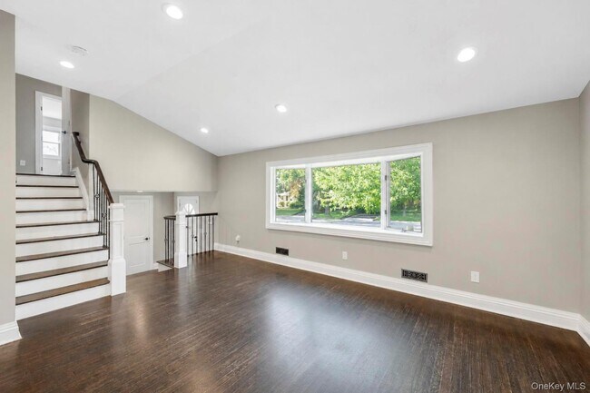 Building Photo - 18 Catherwood Crescent