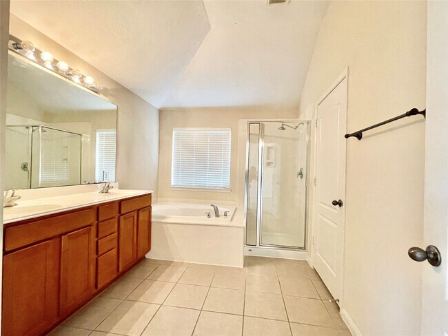 Building Photo - 910 Pickett Hill Ln