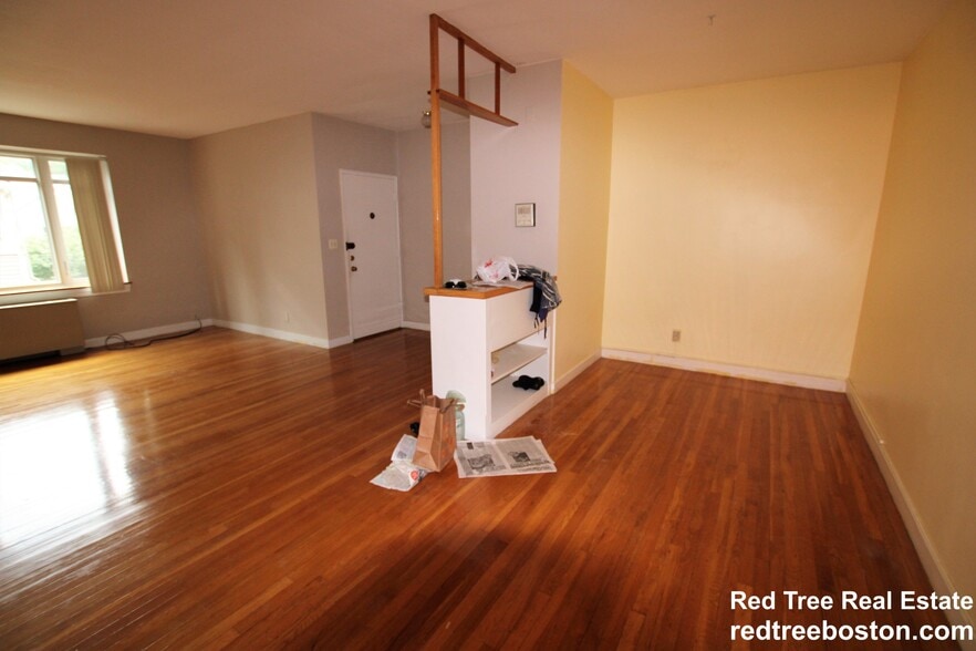 Building Photo - 573 Washington St