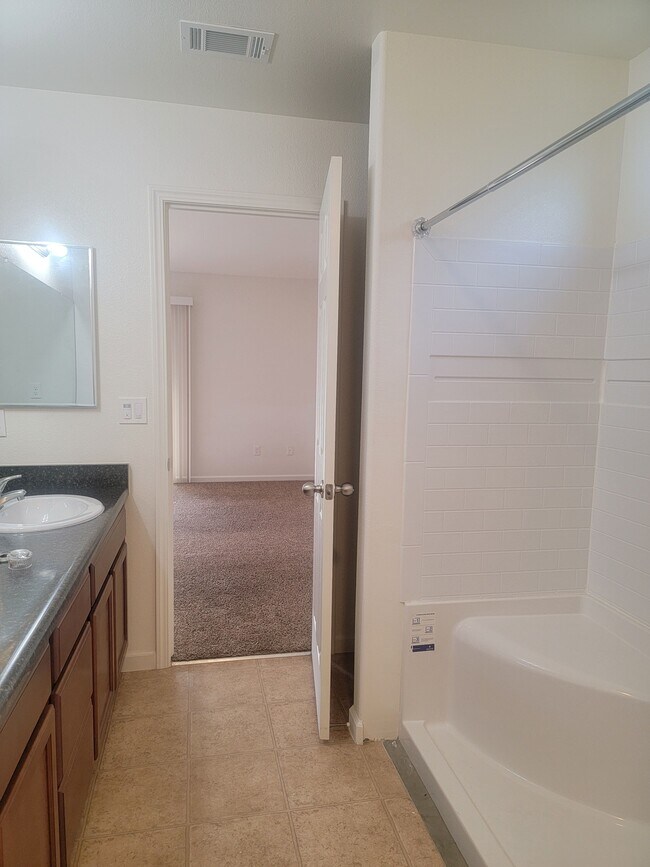 Building Photo - 6825 Meadowlark Ave