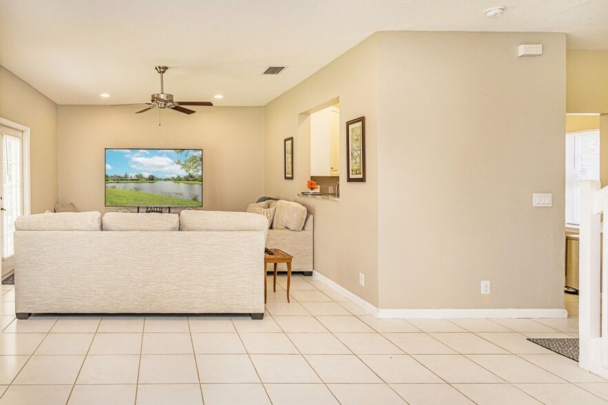 Building Photo - 1651 Hawthorne Pl