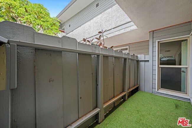 Building Photo - 2021 California Ave
