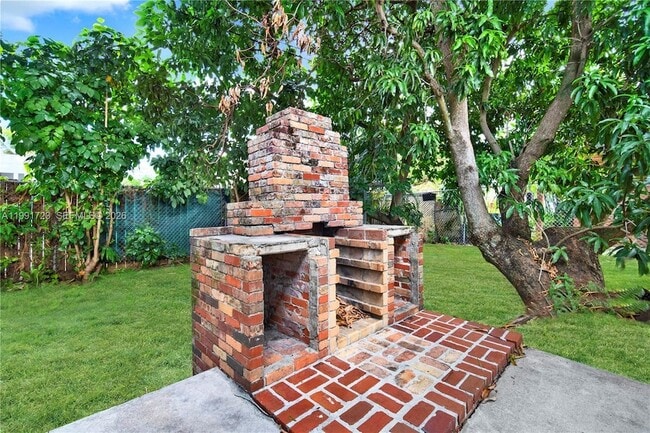 Building Photo - 51 NE 56th Ct