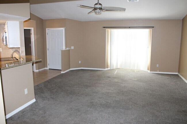 Building Photo - Updated 3 bedroom 2 bath in Greenbrook Estates