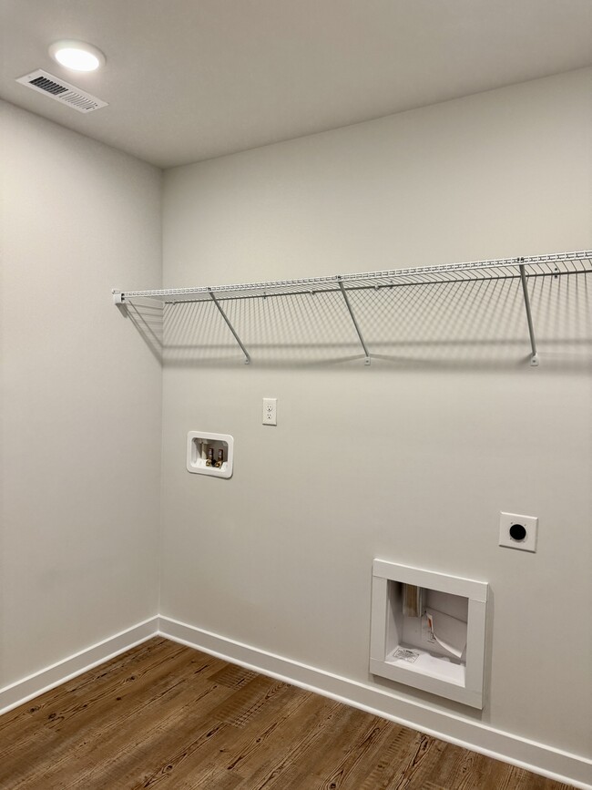 Building Photo - 1004 Sutherland Ln