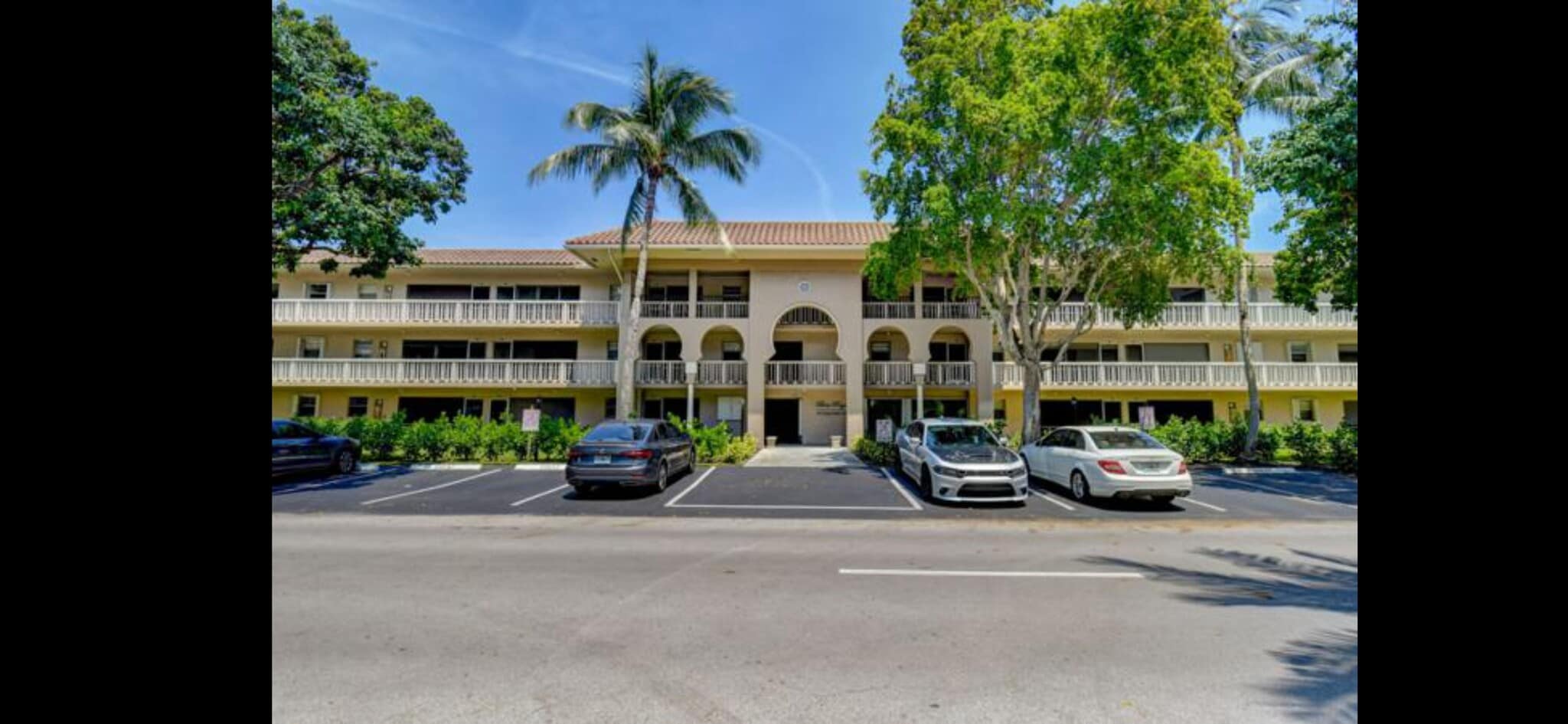 Building Photo - 100 Royal Palm Way