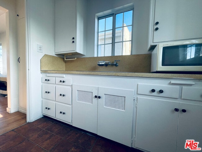 Building Photo - 2016 20th St