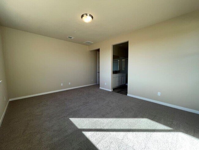 Building Photo - Great Galt 3 Bedroom
