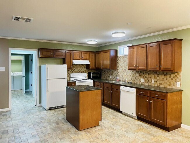 Building Photo - 306 N Davis St