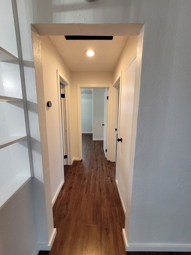 Building Photo - Fully Remodeled 2-Bedroom, 1.5-Bathroom Re...