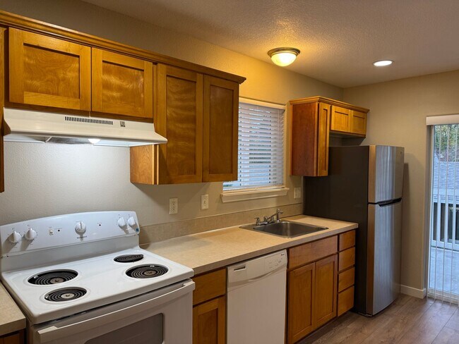 Building Photo - FREE RENT through FEBRUARY - SEE LISTING for DETAILS!  Newly Updated Two Bedroom Townhome Availab...