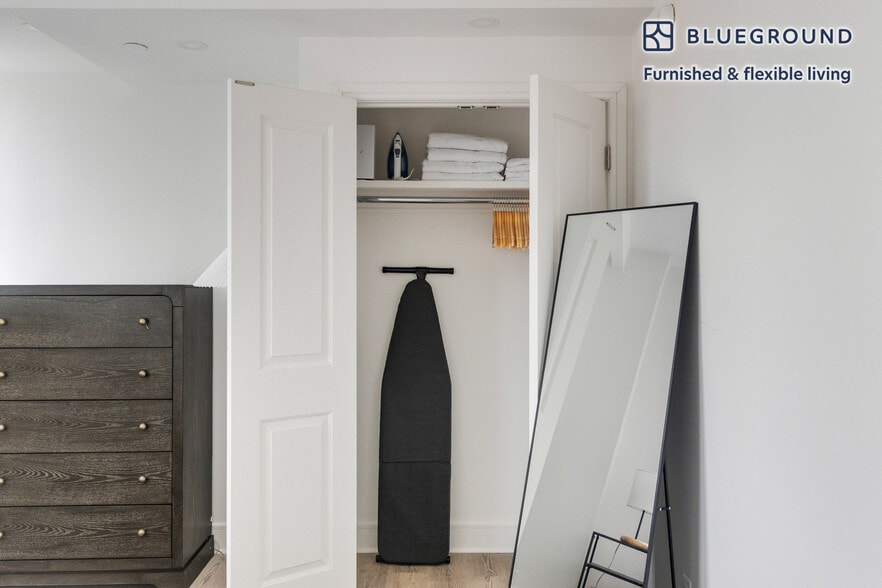 Building Photo - 45 W 81st St