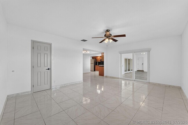 Building Photo - 905 NW 133rd Ave