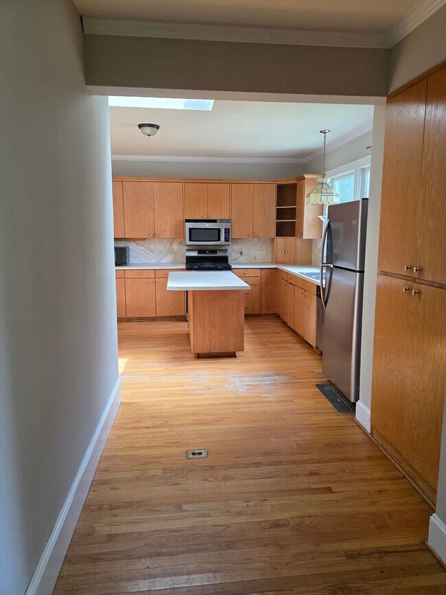 Building Photo - 2BR/2BA Cottage