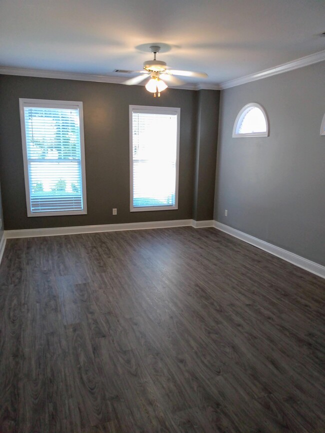 Building Photo - 824 Howell Trce