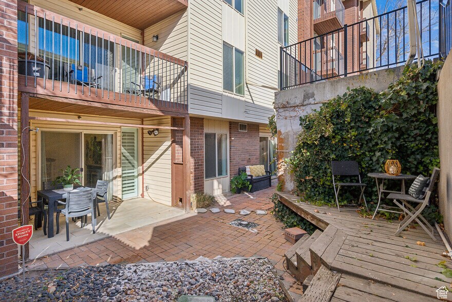 Patio - 1044 E 400 S