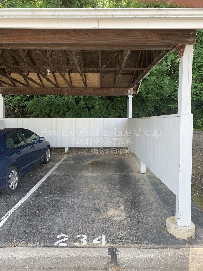 Building Photo - 1231 Creve Coeur Crossing Ln