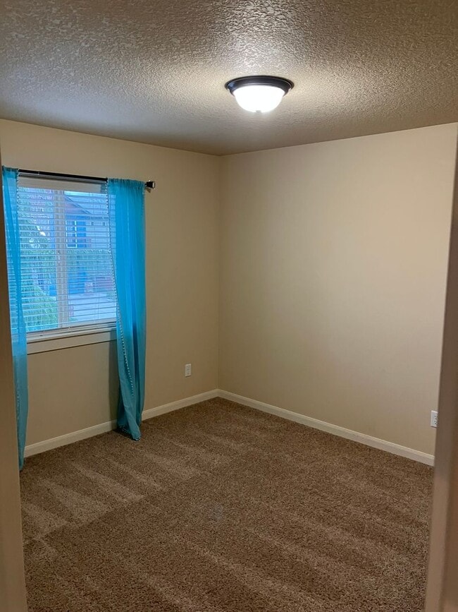 Building Photo - Beautiful Craftsman Style Home in Felida - 3 Bedroom/2.5 Bath - Available for showing on 3/30!