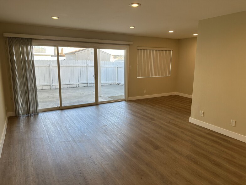 Living Room & Dining Area - 21035 Bryant St