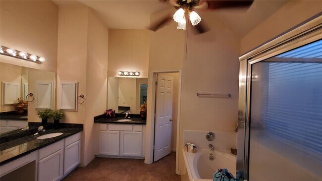 Building Photo - 14043 Fairwood Breeze