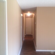 Building Photo - **UPCOMING**3 Bedroom / 1 1/2 Bathroom - H...