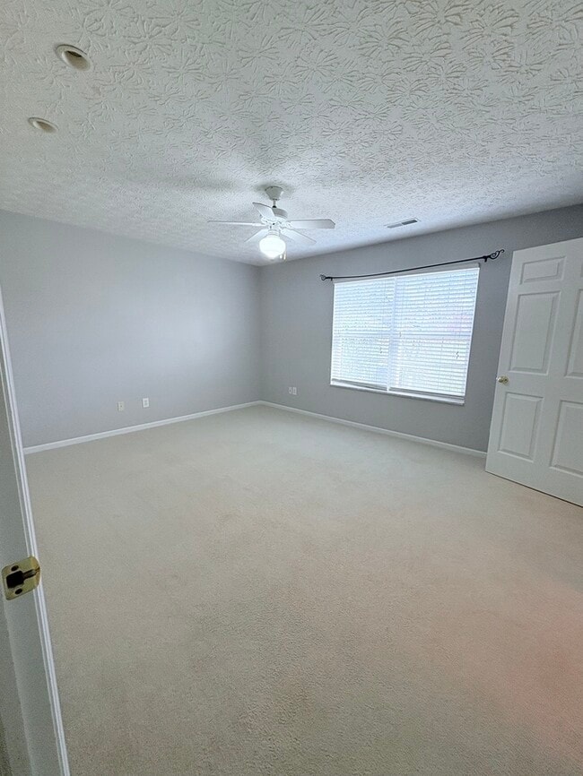 Building Photo - Beautiful 3 Bed, 3 Bath- Condo in Vibrant ...