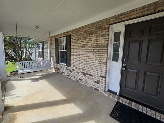 Building Photo - Grays Creek 4 Bedroom, 2 Bath with 2 Car G...