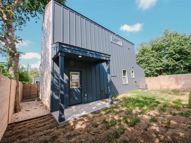 Building Photo - 1042 Rosemont St