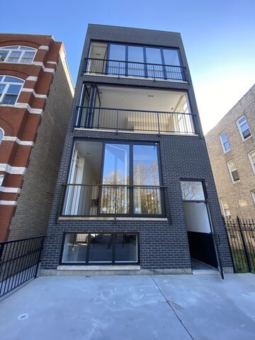 Building Photo - 1635 S California Ave