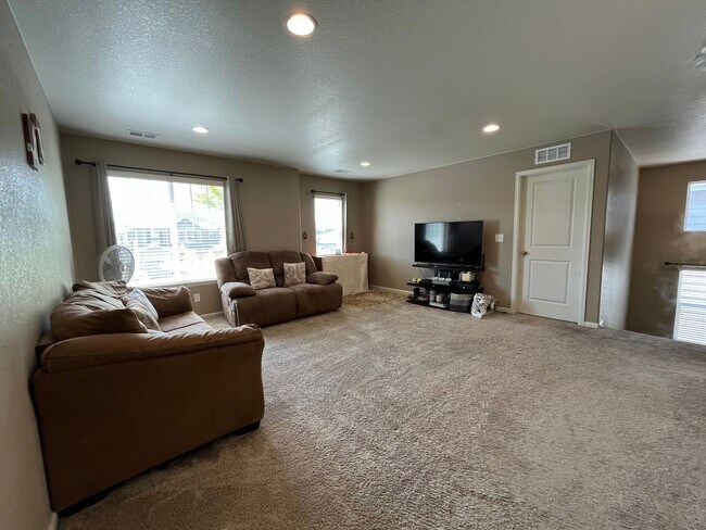 Building Photo - Beautiful Home in South Fort Collins
