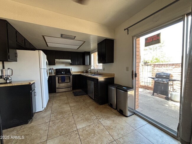 Building Photo - 109 W Concorda Dr