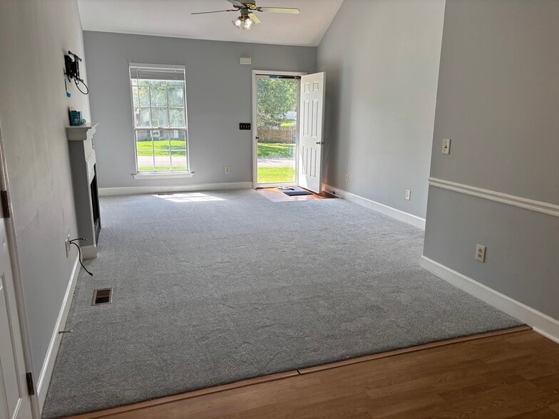 Living room - 101 Kings Gate Ln