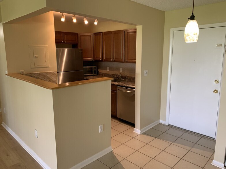 Building Photo - 9105 SW 137th Ter