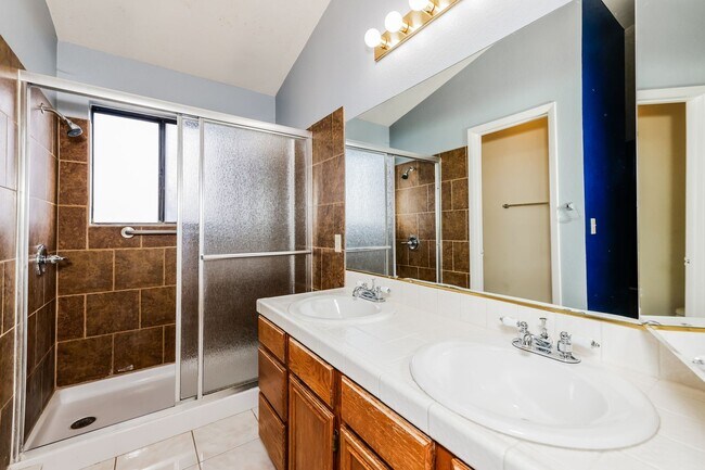 Building Photo - 1780 Yellowwood Dr