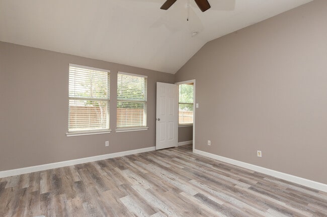 Building Photo - 2109 Hanakoa Falls Dr