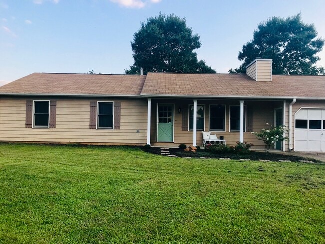 Building Photo - 201 Deerchase Dr