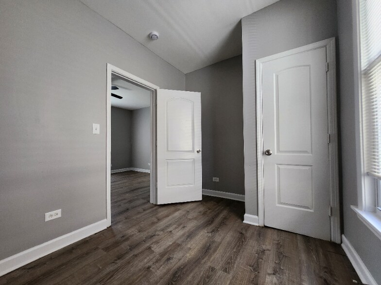 Building Photo - 7308 S Kenwood Ave