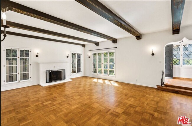 Building Photo - 150 S Orange Dr