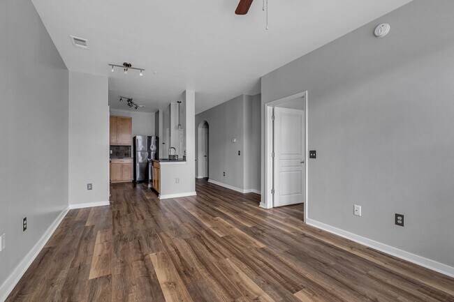 Building Photo - Awesome 1BE/1BA Condo in the heart of West End!