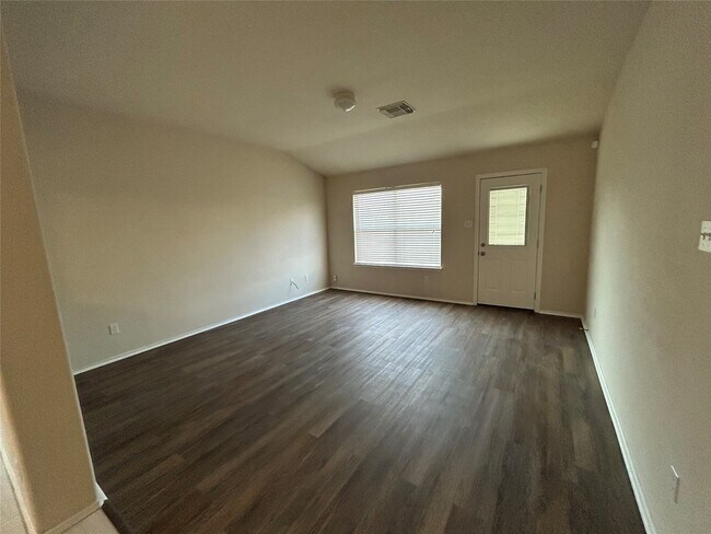 Building Photo - 707 Kiley Dr