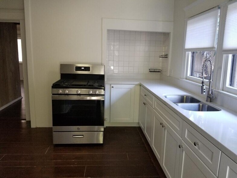 Building Photo - 4822 Grand Ave